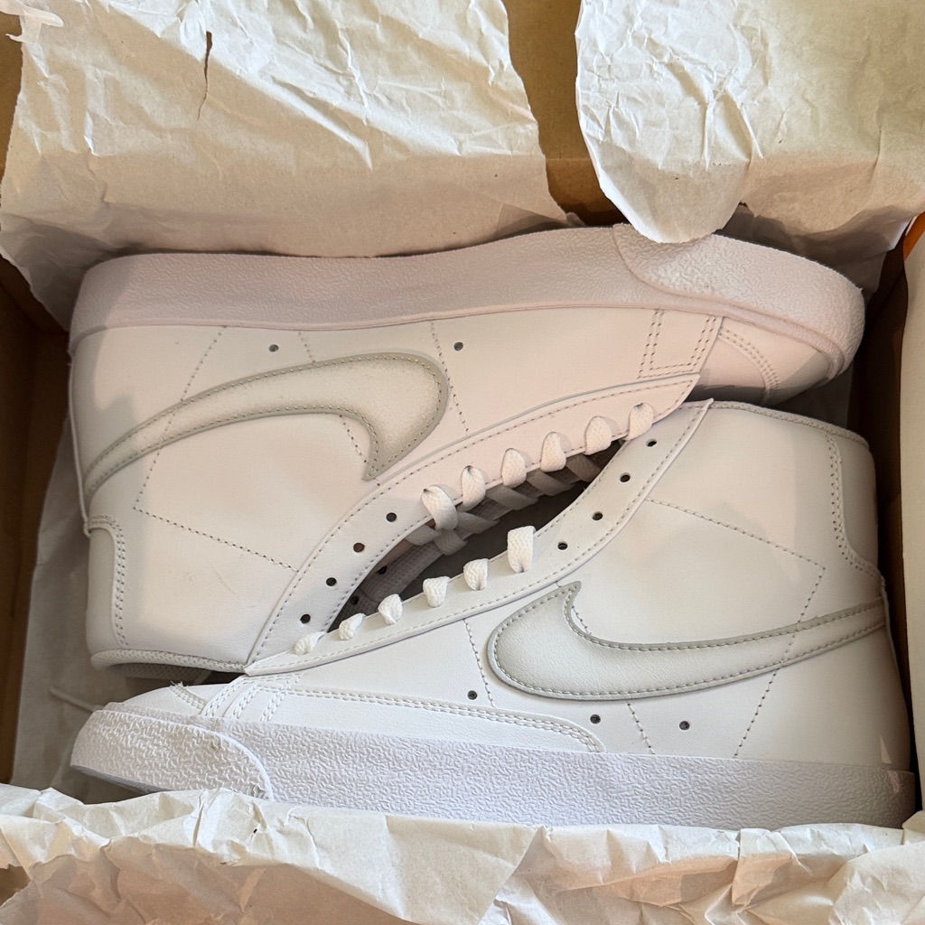 Nike Women’s Blazer Mid In White With Light Gray Swoosh